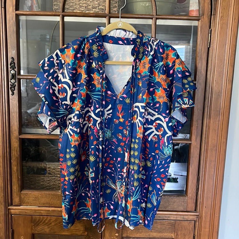 New, Multi Floral Print Layered Ruffle Sleeve V-Neck Top  size 3x but runs small